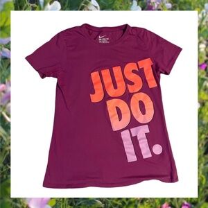 NIKE Girl's Purple and Orange Short Sleeve Tee Size Medium M Athletic Fit.